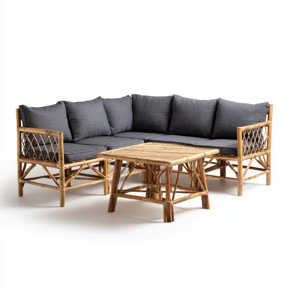 Salon de jardin d'angle 4 places en bambou naturel avec coussins gris et table basse 180 x 180 cm